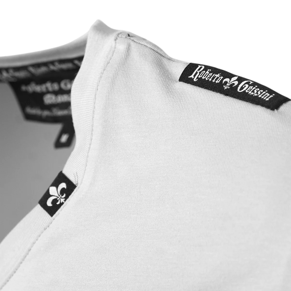 Torn T-Shirt Grau - Image 3
